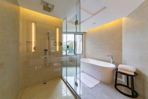 Deluxe Double Room | Bathroom | Shower, free toiletries, hair dryer, slippers - SSAW Boutique Hotel Liuzhou Garden (Liuzhou)