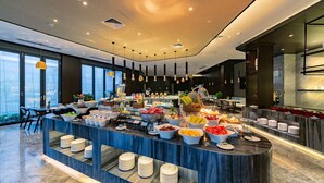 A modern breakfast buffet with a variety of food items and a marble counter. - SSAW Boutique Hotel Liuzhou Garden (Liuzhou)