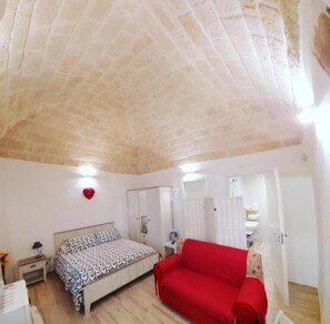 ห้องดับเบิล, ลานระเบียง | มินิบาร์ฟรีบางอย่าง, ผ้าม่านกันแสง, เตารีด/โต๊ะรีดผ้า, เปล/เตียงเด็กอ่อน