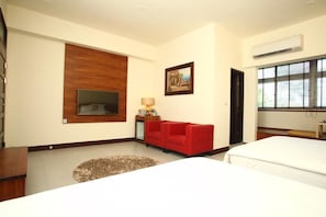 Ducha, artículos de tocador gratuitos, secador de pelo, pantuflas