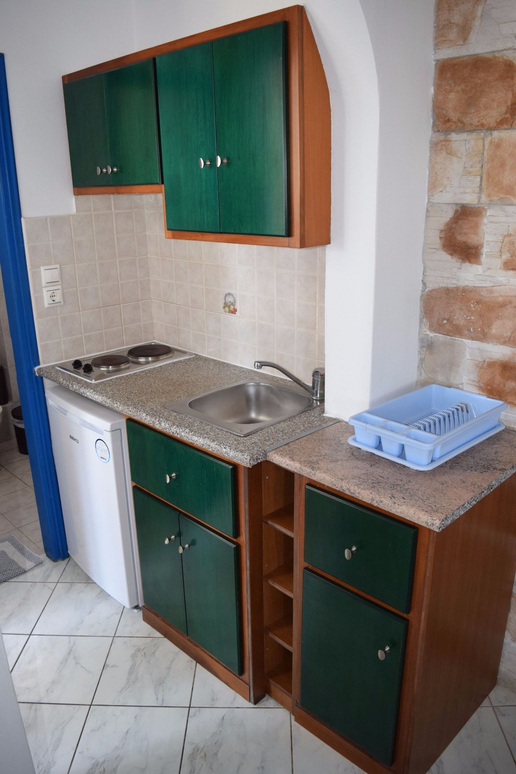 apartment, 1 bedroom, sea view | private kitchenette | fridge