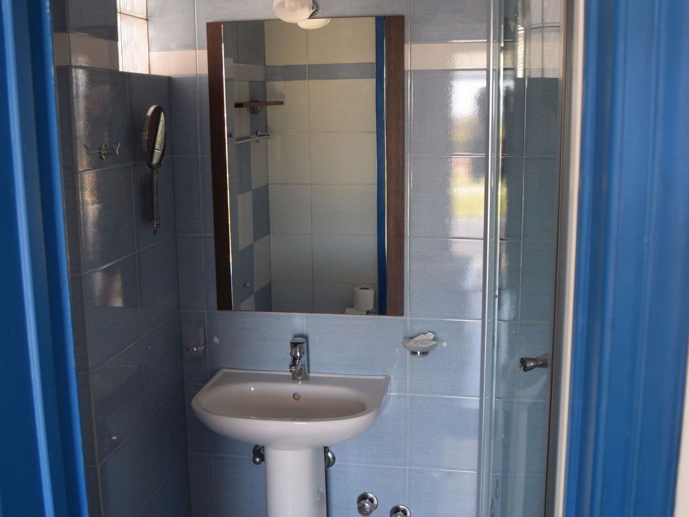 single room, sea view | bathroom | shower, free toiletries, hair dryer, towels