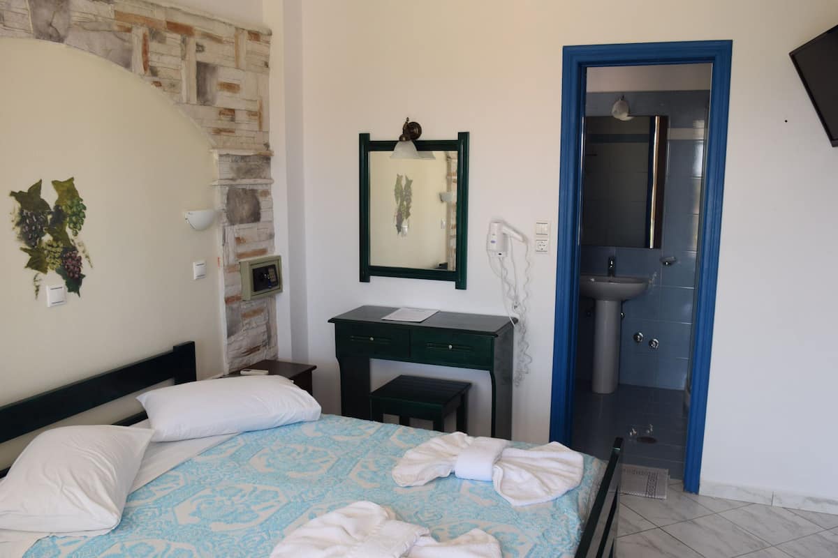 Single Room, Sea View