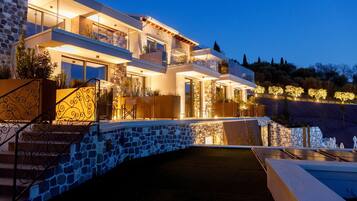 Fassade der Unterkunft – Abend/Nacht