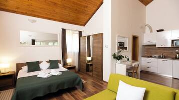 Superior-Studio, Terrasse, Bergblick (5) | Individuell dekoriert, individuell eingerichtet, Schreibtisch