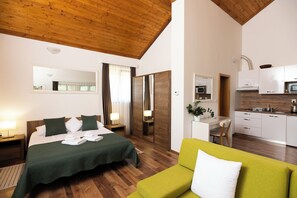 Superior Studio, Terrace, Mountain View (5) | Individually decorated, individually furnished, desk, soundproofing -  B&B Apartments Buric Plitvice Lakes (Rakovica)