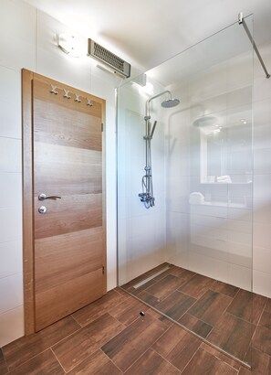 Shower, rainfall showerhead, hair dryer, towels -  B&B Apartments Buric Plitvice Lakes (Rakovica)