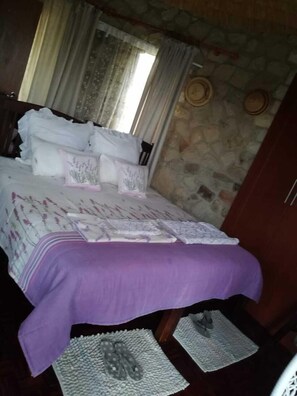 Dobbelt- eller tomannsrom | Wi-fi (inkludert) og sengetøy