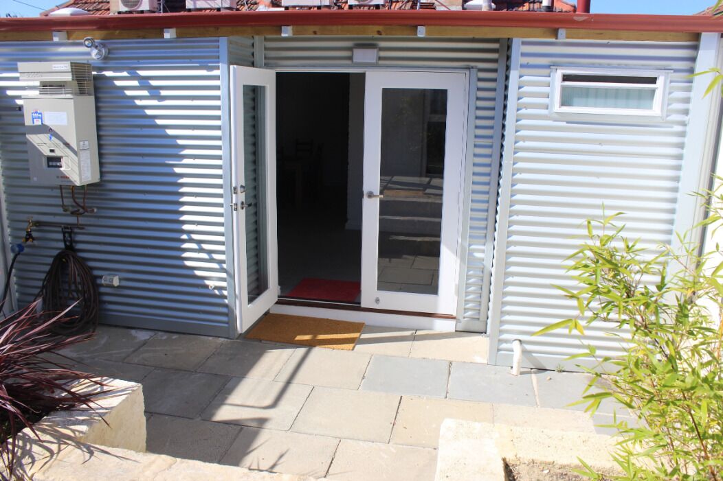 Central Fremantle two bedroom historic cottage — image 13