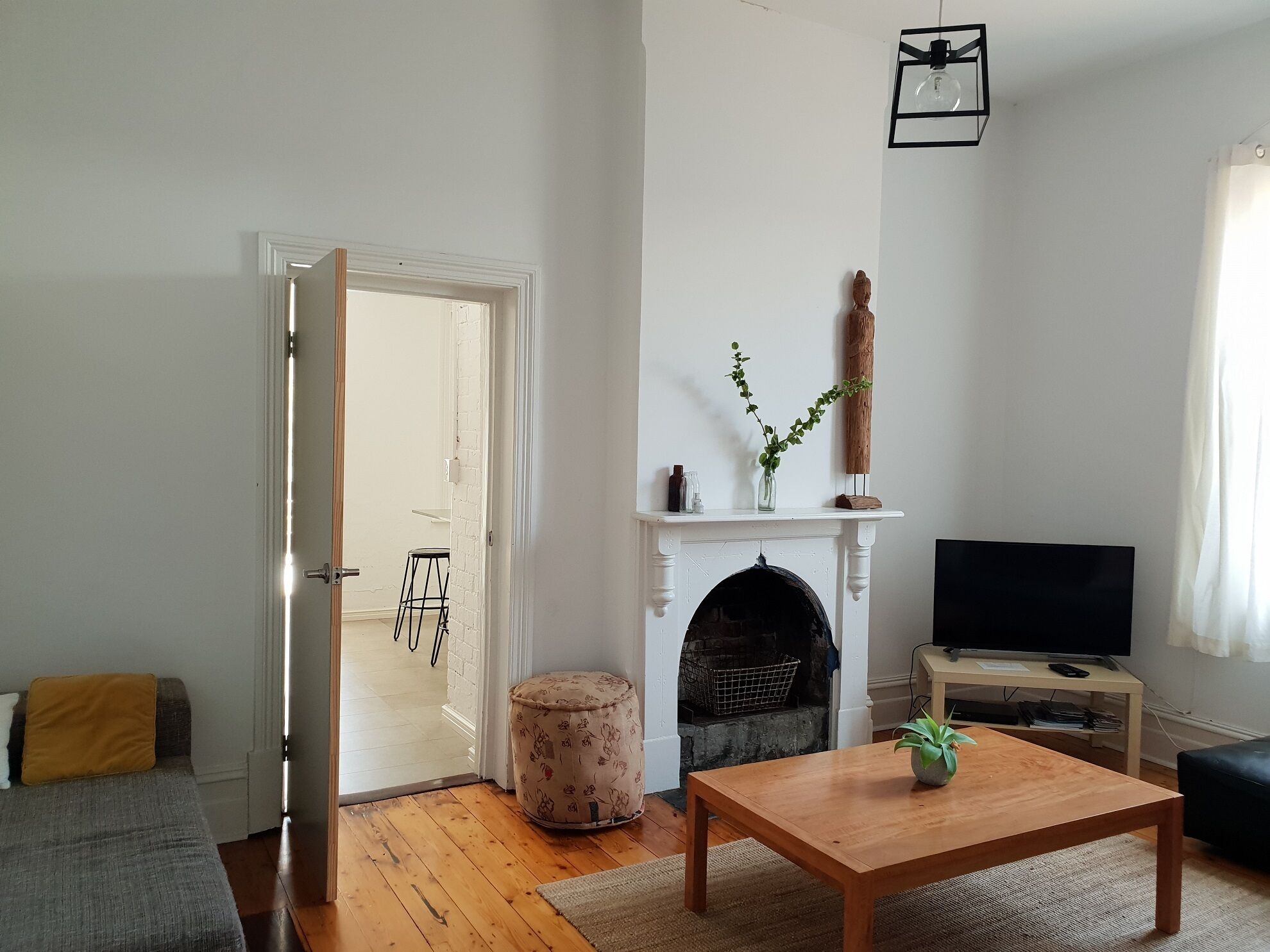 Central Fremantle two bedroom historic cottage — image 9