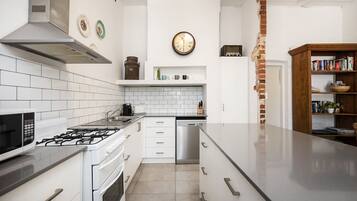 Fridge, microwave, oven, stovetop