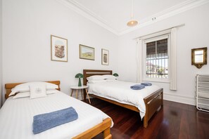 2 bedrooms, iron/ironing board, free WiFi, bed sheets - Central Fremantle two bedroom historic cottage (Fremantle)
