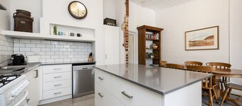 Central Fremantle two bedroom historic cottage