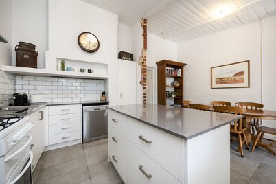 Central Fremantle two bedroom historic cottage