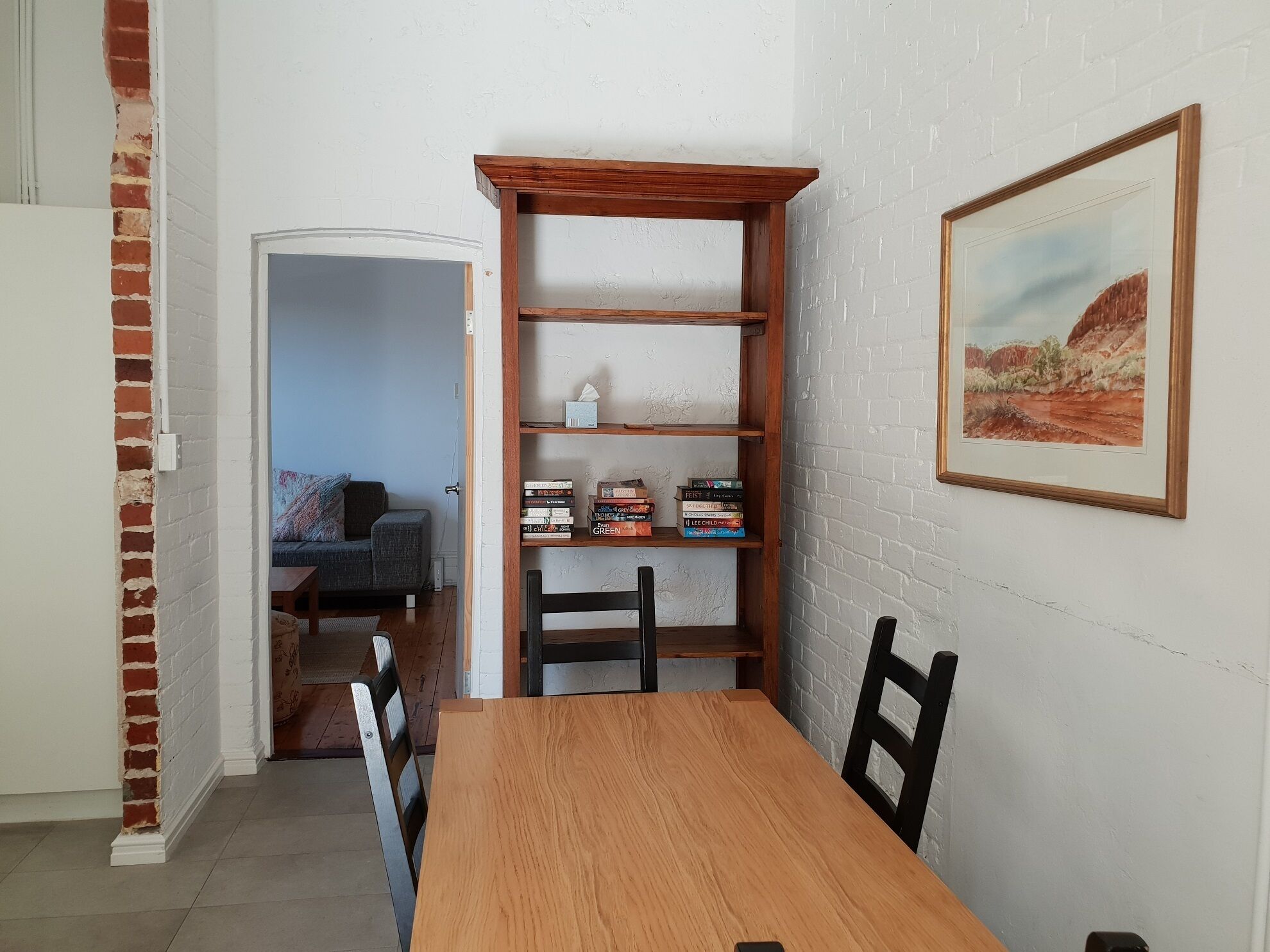 Central Fremantle two bedroom historic cottage — image 8