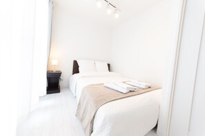 3 Bedroom Apartment | Desk, laptop workspace, blackout drapes, free WiFi