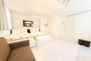 3 Bedroom Apartment | Desk, laptop workspace, blackout drapes, free WiFi