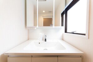 Bathroom sink - Grandouce Umeda-Minami (Osaka)