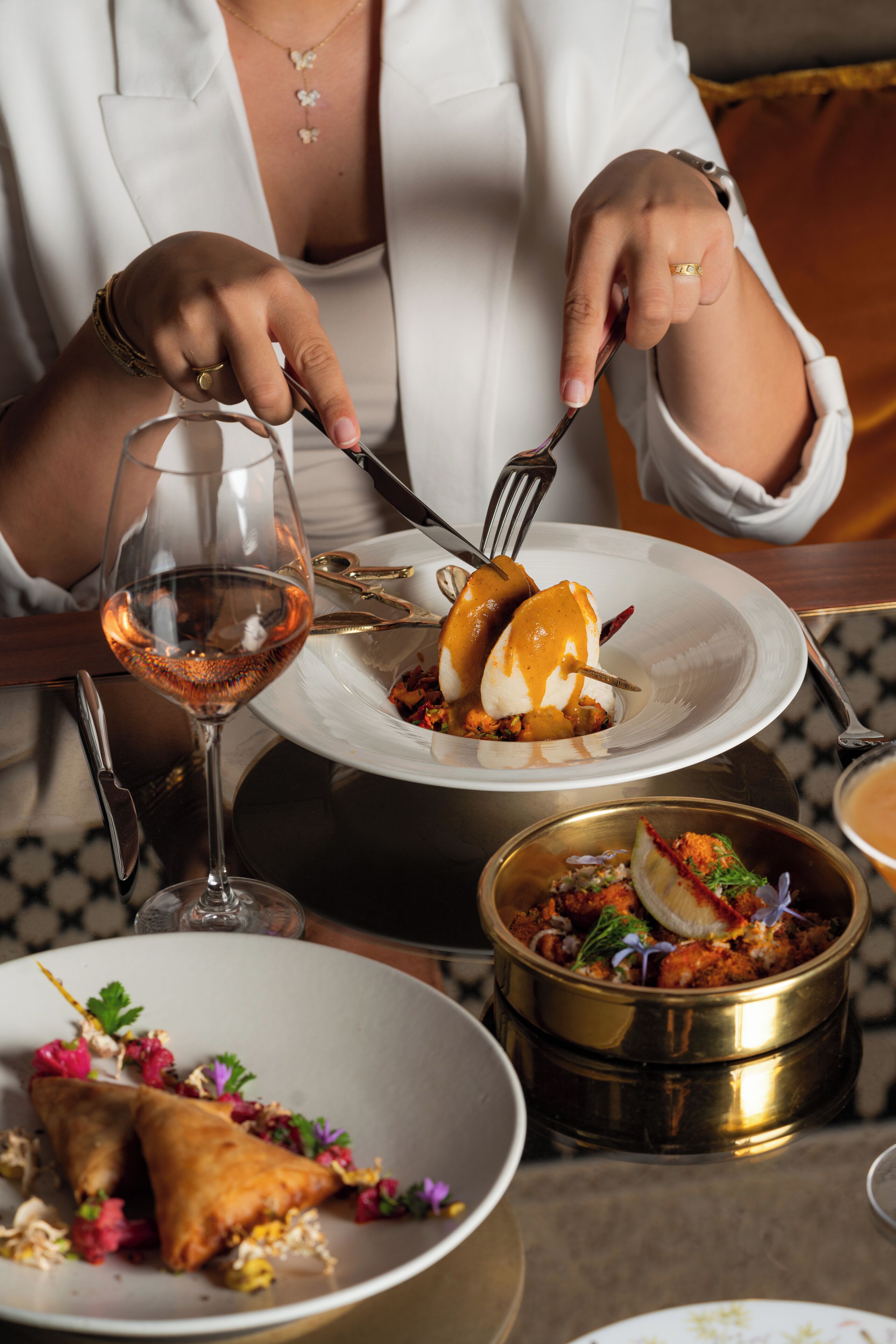 3 restaurants servant le déjeuner, le dîner et le souper
