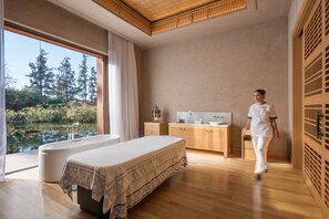 Couples treatment rooms, Turkish bath, body treatments, aromatherapy