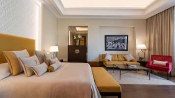 Hypo-allergenic bedding, minibar, in-room safe, individually decorated