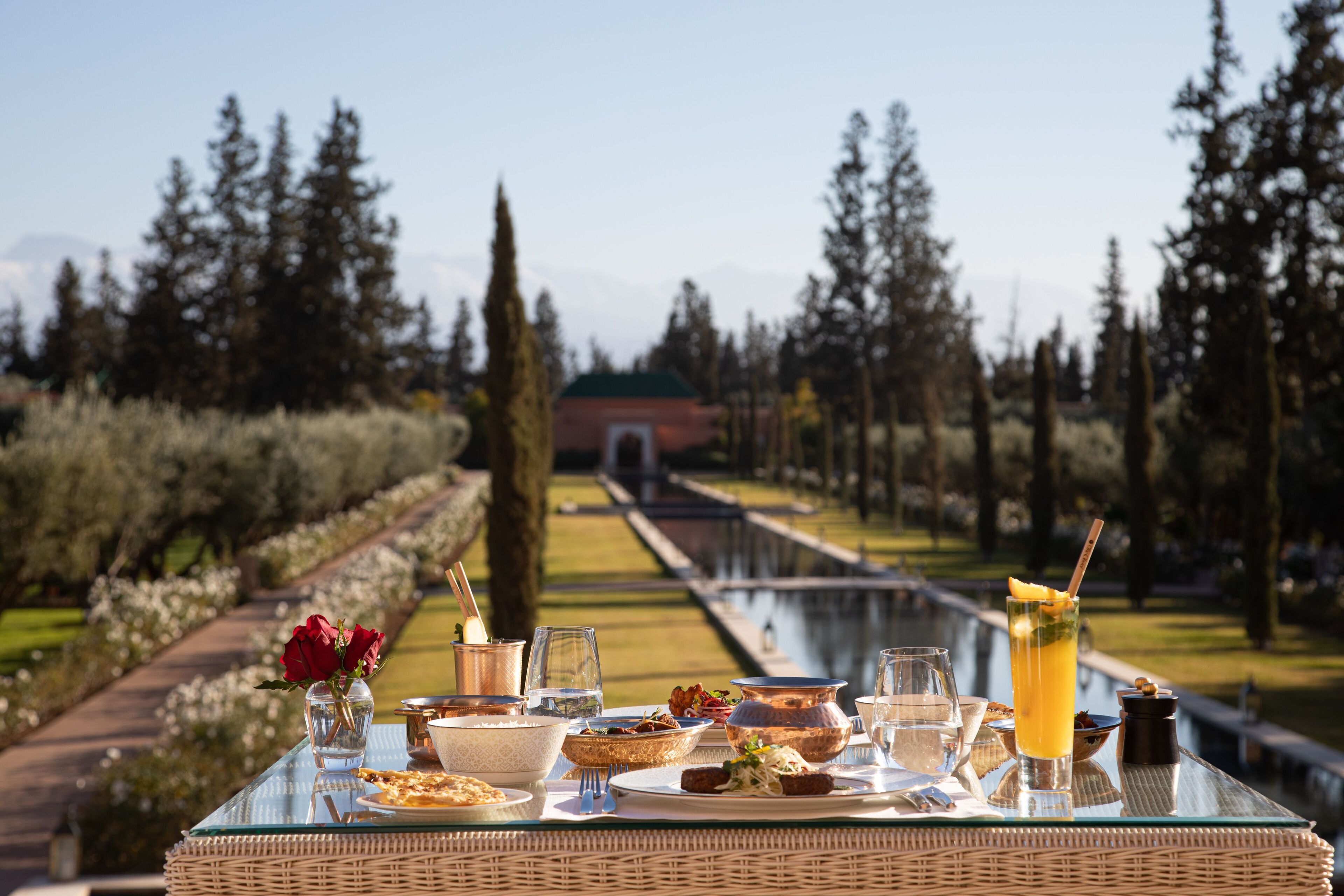 3 restaurants; breakfast, lunch and dinner served 