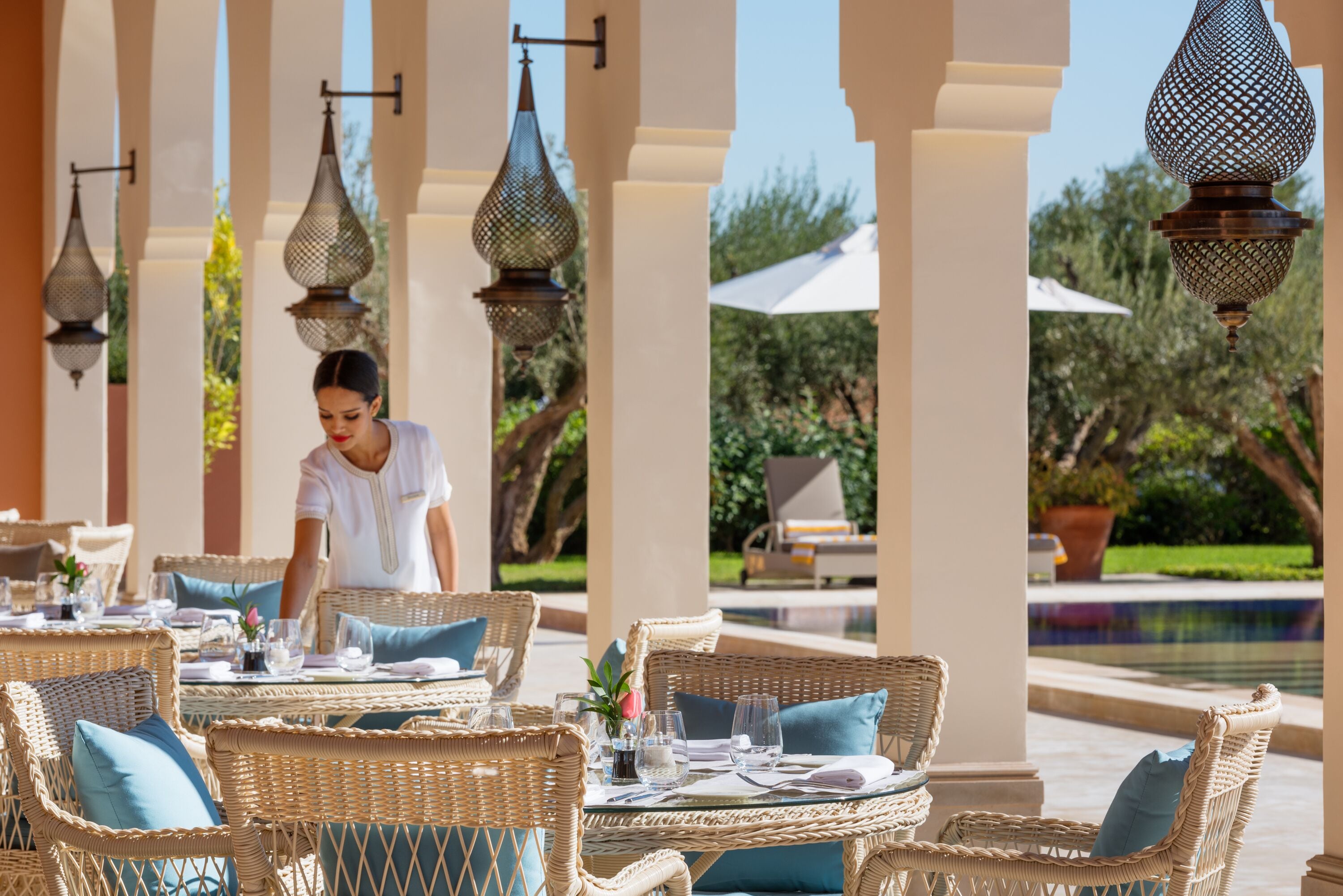 3 restaurants; breakfast, lunch, and dinner served
