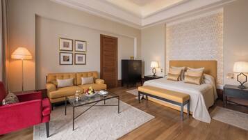 Premier Villa, 1 King Bed, Private Pool | Hypo-allergenic bedding available, minibar, in-room safe, desk