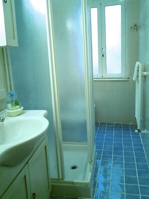 Apartment, 2 Bedrooms | Bathroom | Shower, hair dryer, bidet - Casa Celeste Sperlongaresort (Sperlonga)