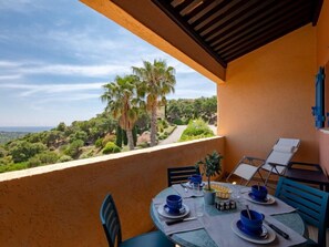 Outdoor dining - Les Hauts des Issambres by Interhome (Les Issambres)