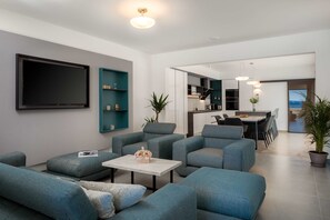 Luxury Apartment, 2 Bedrooms, Sea View, Beachfront (App 3) | Living area | LCD TV, heated floors - Villa Four Brothers Middle Floor (Podstrana)