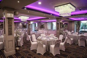 Indoor wedding - The Lansdowne Hotel (Belfast)