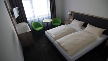 Habitación empresarial - 1 cama matrimonial o 2 individuales, para no fumadores, vista al jardín