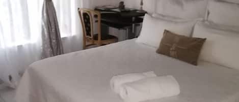 Double Room | In-room safe, individually decorated, individually furnished, desk