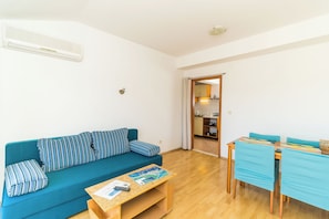Apartemen (Apartments Princ Hrvoje- One-Bedroom ) | Ruang keluarga | TV
