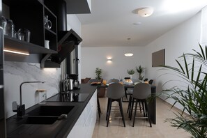 Luxury Apartment, 3 Bedrooms, Sea View, Beachfront (App 4) | Private kitchen - Villa Four Brothers Penthouse Suite (Podstrana)