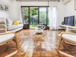 TV, fireplace, DVD player - Puig Dels Daus by Interhome (Calonge)