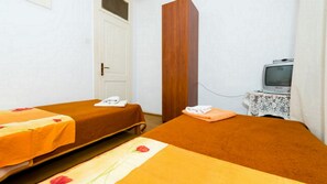 Twin Room, Shared Bathroom | Free WiFi, bed sheets - Rooms Kisic (Dubrovnik)