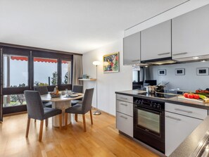 Fridge, oven, toaster, high chair - Krokus Apt.T by Interhome (Wengen)