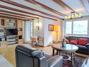 TV, fireplace, DVD player