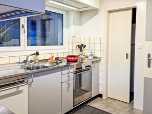 Réfrigérateur, micro-ondes, four, lave-vaisselle