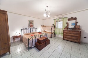 1 Schlafzimmer, Bügeleisen/Bügelbrett, Bettwäsche