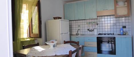 Fridge, oven, coffee/tea maker, cookware/dishes/utensils