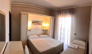 Decoración personalizada, muebles diferentes y escritorio 