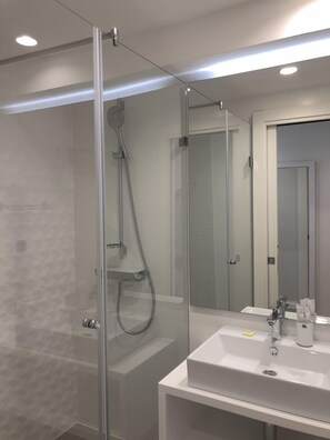 Gratis toiletartikler, hårtørrer, håndklæder