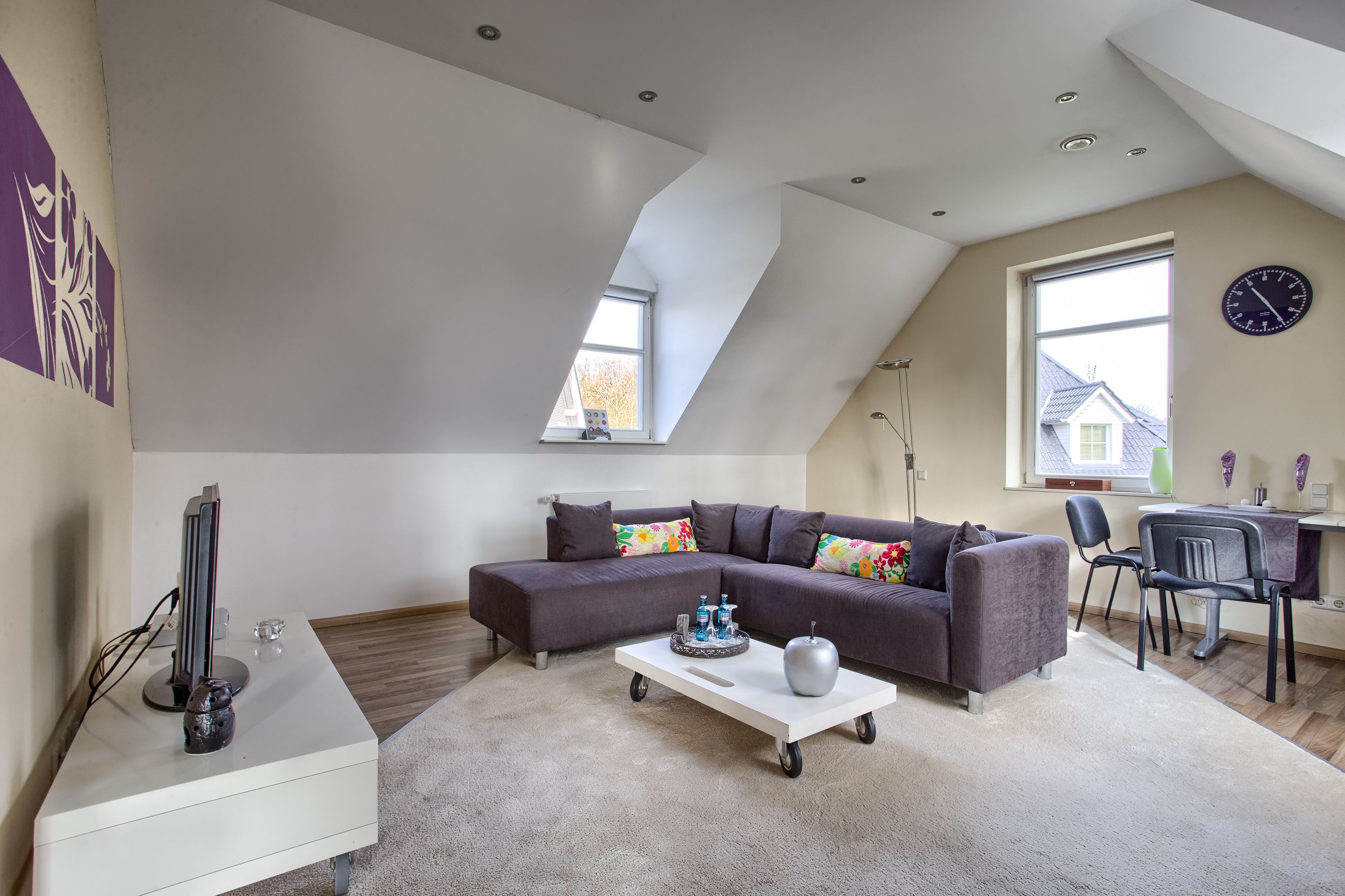 Deluxe Room (mit Whirpool) | Living area | Flat-screen TV