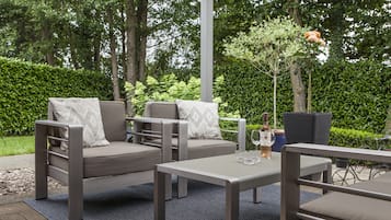 Room, Garden Area | Terrace/patio
