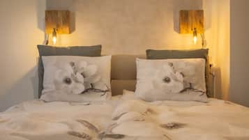 Room, Garden Area | Iron/ironing board, free cribs/infant beds, rollaway beds, free WiFi