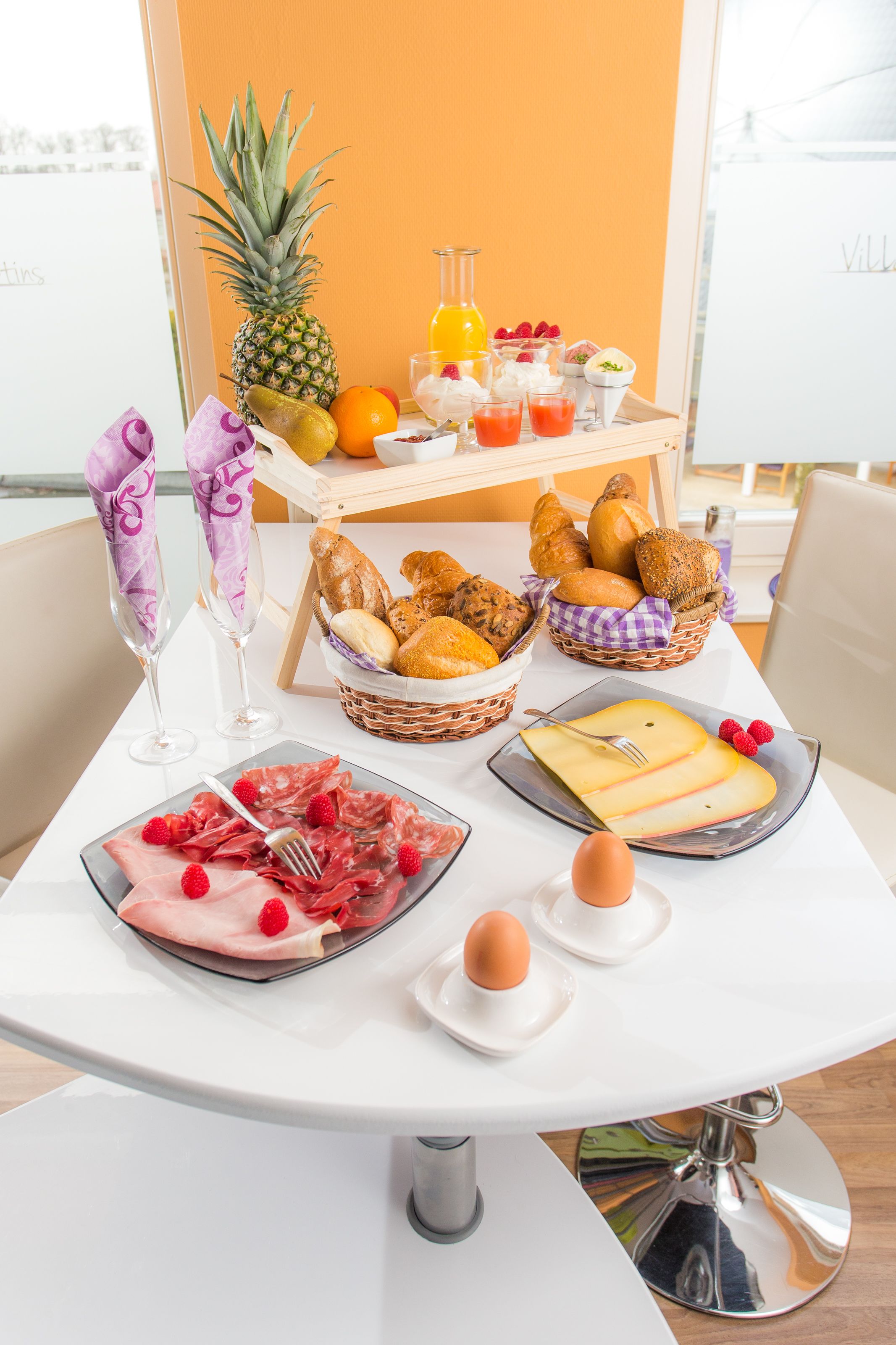 Daily cooked-to-order breakfast for a fee