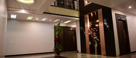 Luxury Double Room | Ruang tamu | TV